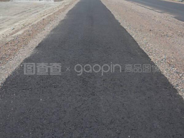 關(guān)閉那條空的瀝青路