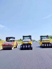 棗潛高速公路六標路面攤鋪施工項目火熱進行中