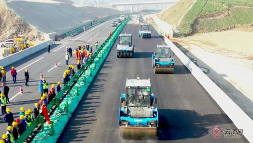 無(wú)人路面機(jī)群攤鋪 黑科技‘保山出道’，賦能路橋附屬工程建筑勞務(wù)分包新生態(tài)